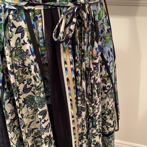 SLNY floral Dress wore once - Picture 3 of 8